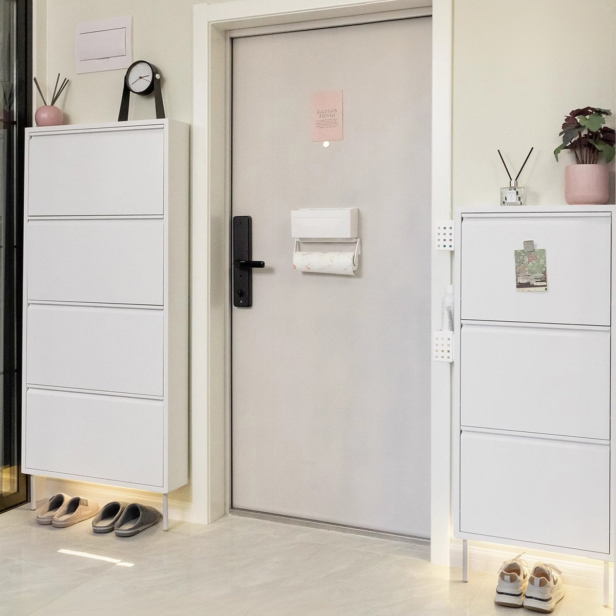 多段式　大容量　分類収納　フラップ扉　マグネットキャッチ　スチール製　頑丈　シューズボックス　下駄箱　コンパクト　スリム　シンプル　ホワイト　XG-C064